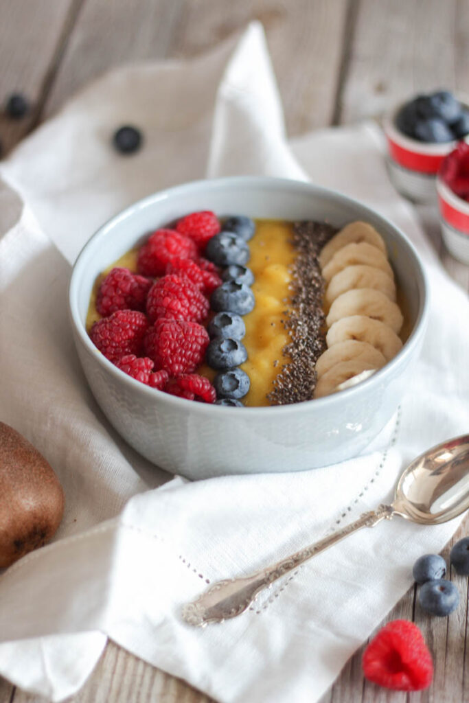 Smoothie in ciotola con Kiwi e Mango