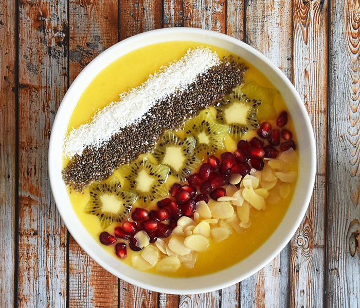 Bowl estiva al mango e kiwi