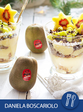 Trifle goloso ai kiwi rossi