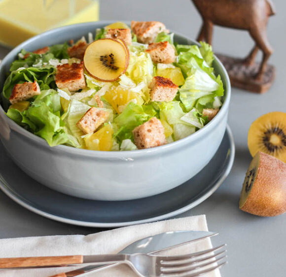 Caesar Salad con kiwi