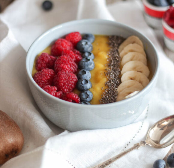 Smoothie in ciotola con Kiwi e Mango