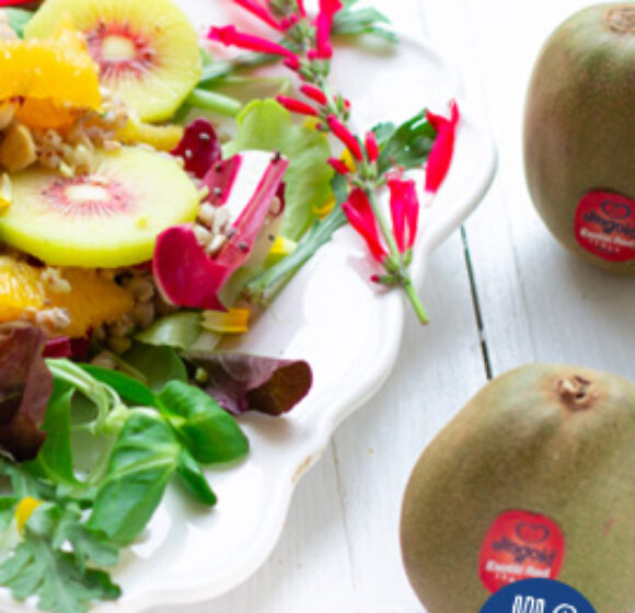 Saraceno salad con kiwi rossi