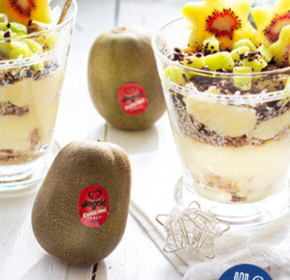 Trifle goloso ai kiwi rossi